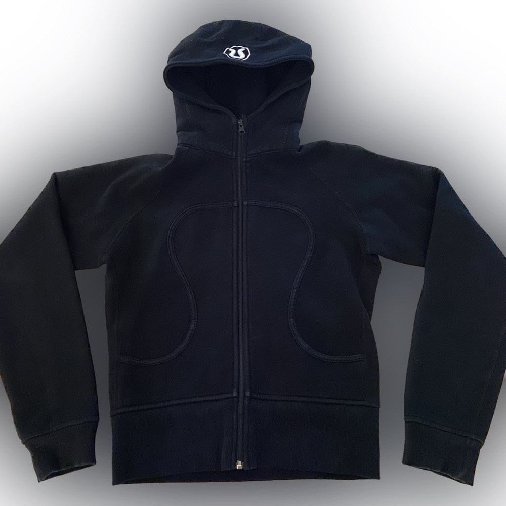LULULEMON Scuba Black size 8 hoodie. Circa 2010, worn very few times.